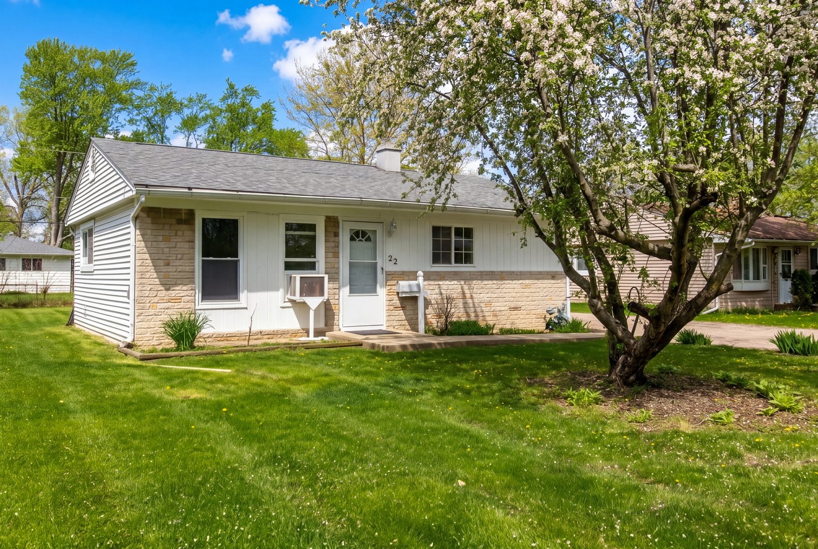 22 Wren Road, Carpentersville, IL 60110