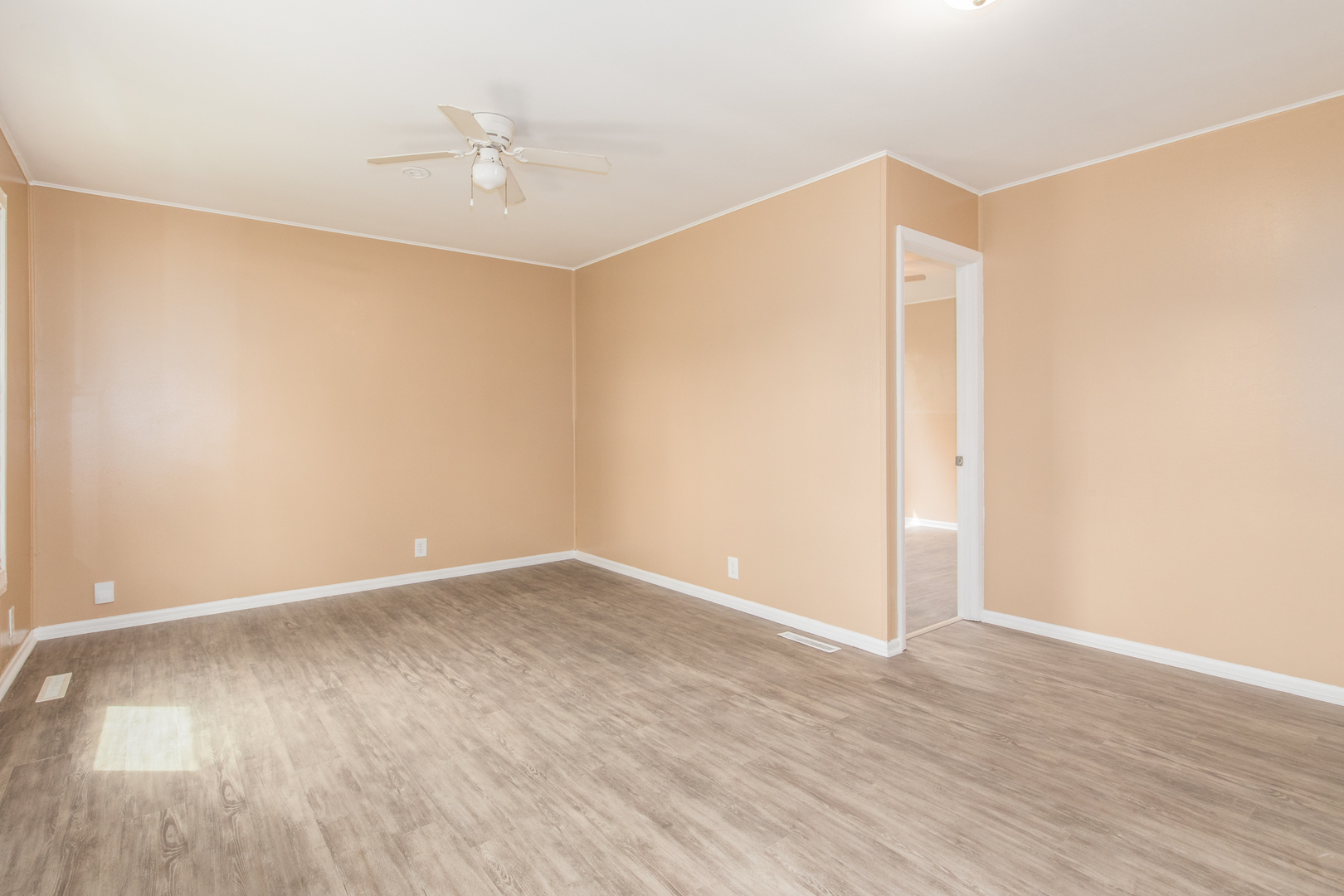 22 Wren Road, Carpentersville, IL 60110