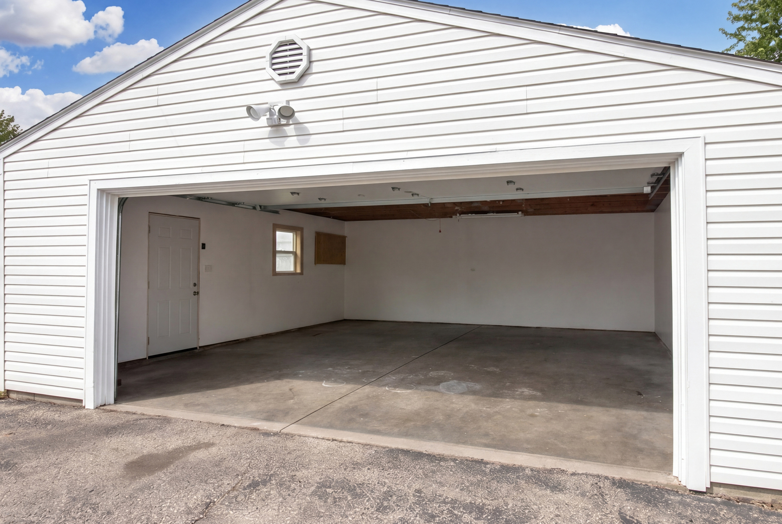 22 Wren Road, Carpentersville, IL 60110