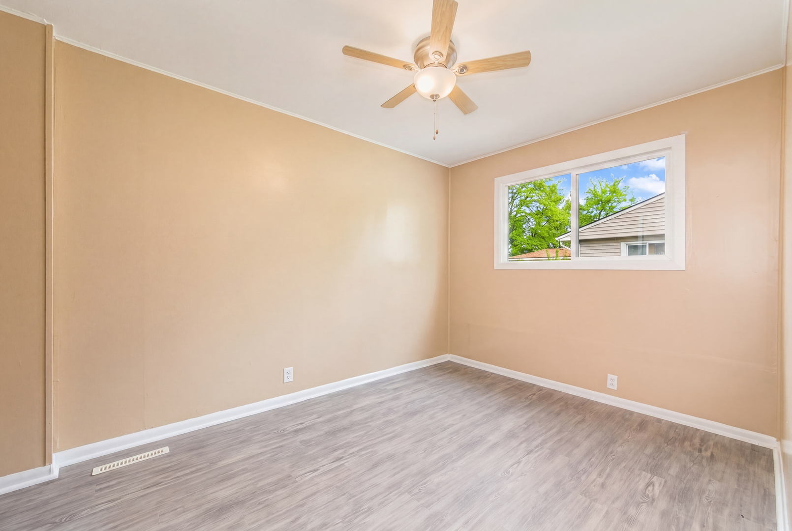 22 Wren Road, Carpentersville, IL 60110