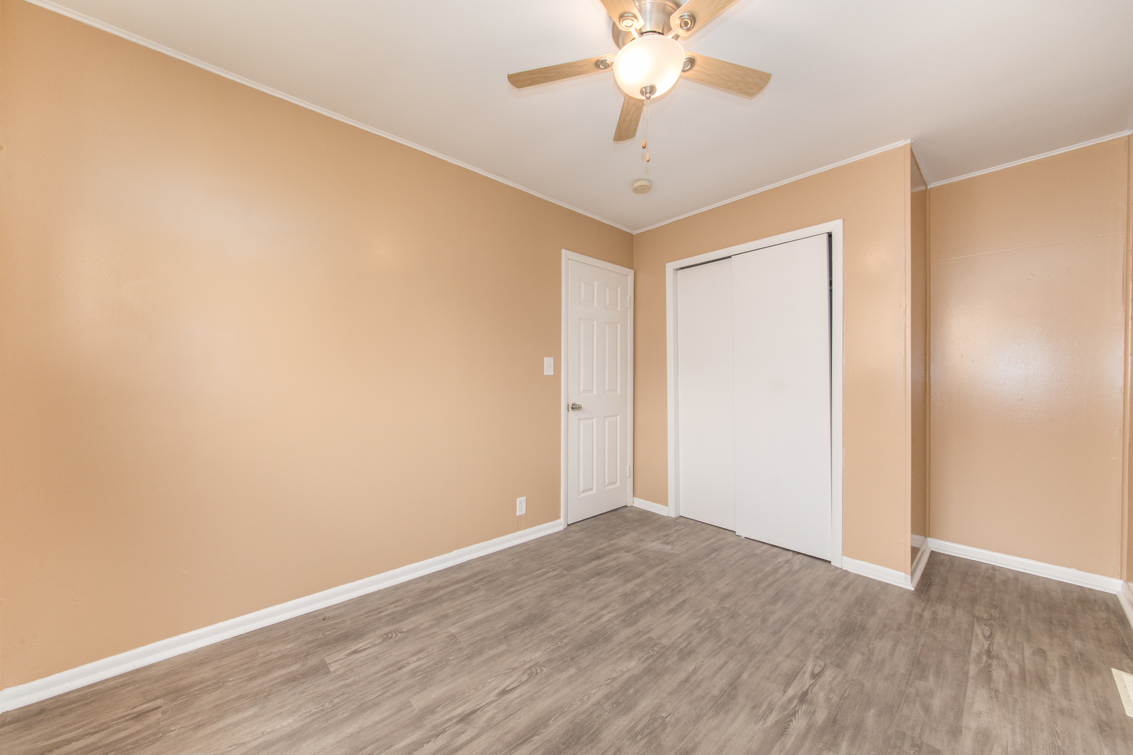 22 Wren Road, Carpentersville, IL 60110