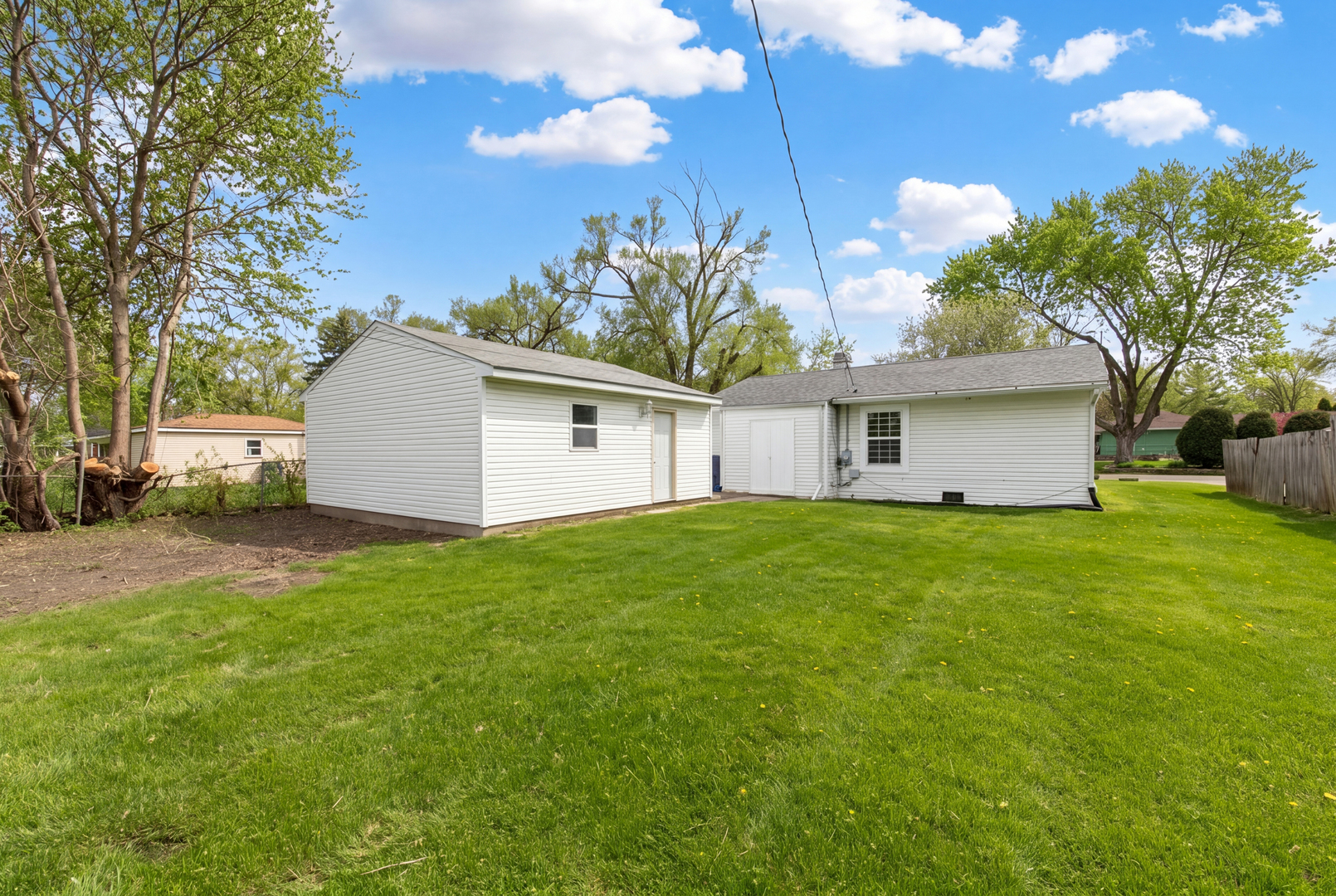 22 Wren Road, Carpentersville, IL 60110