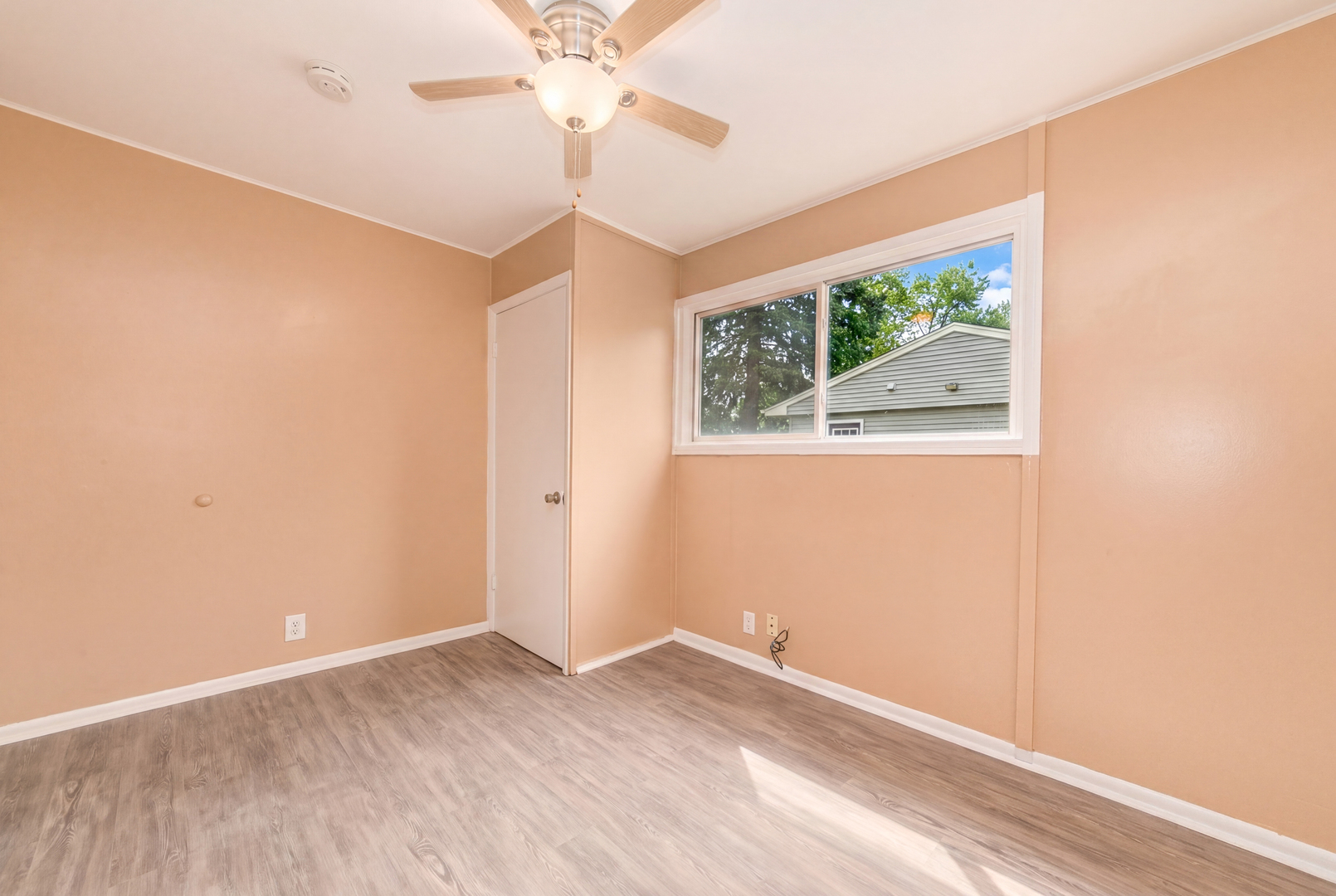 22 Wren Road, Carpentersville, IL 60110