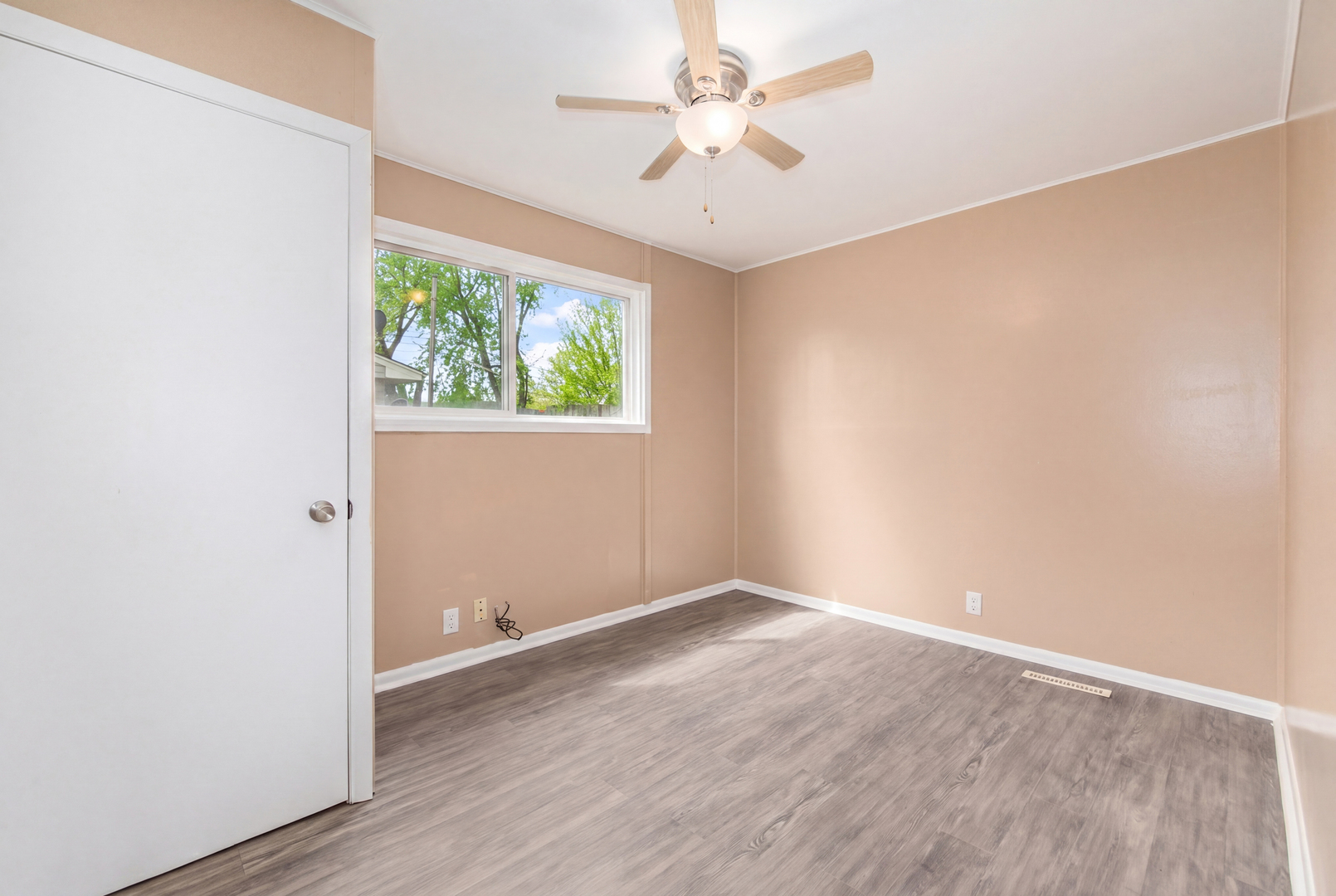 22 Wren Road, Carpentersville, IL 60110