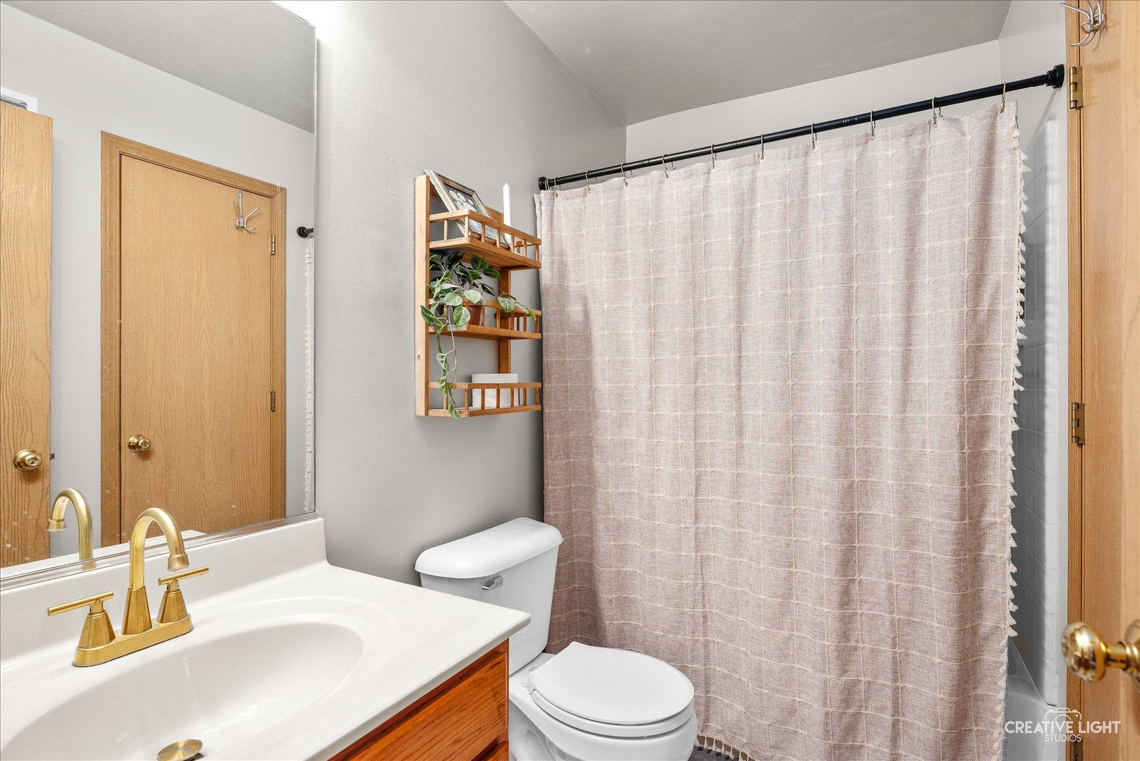 241 W Washington Street, Oswego, IL 60543