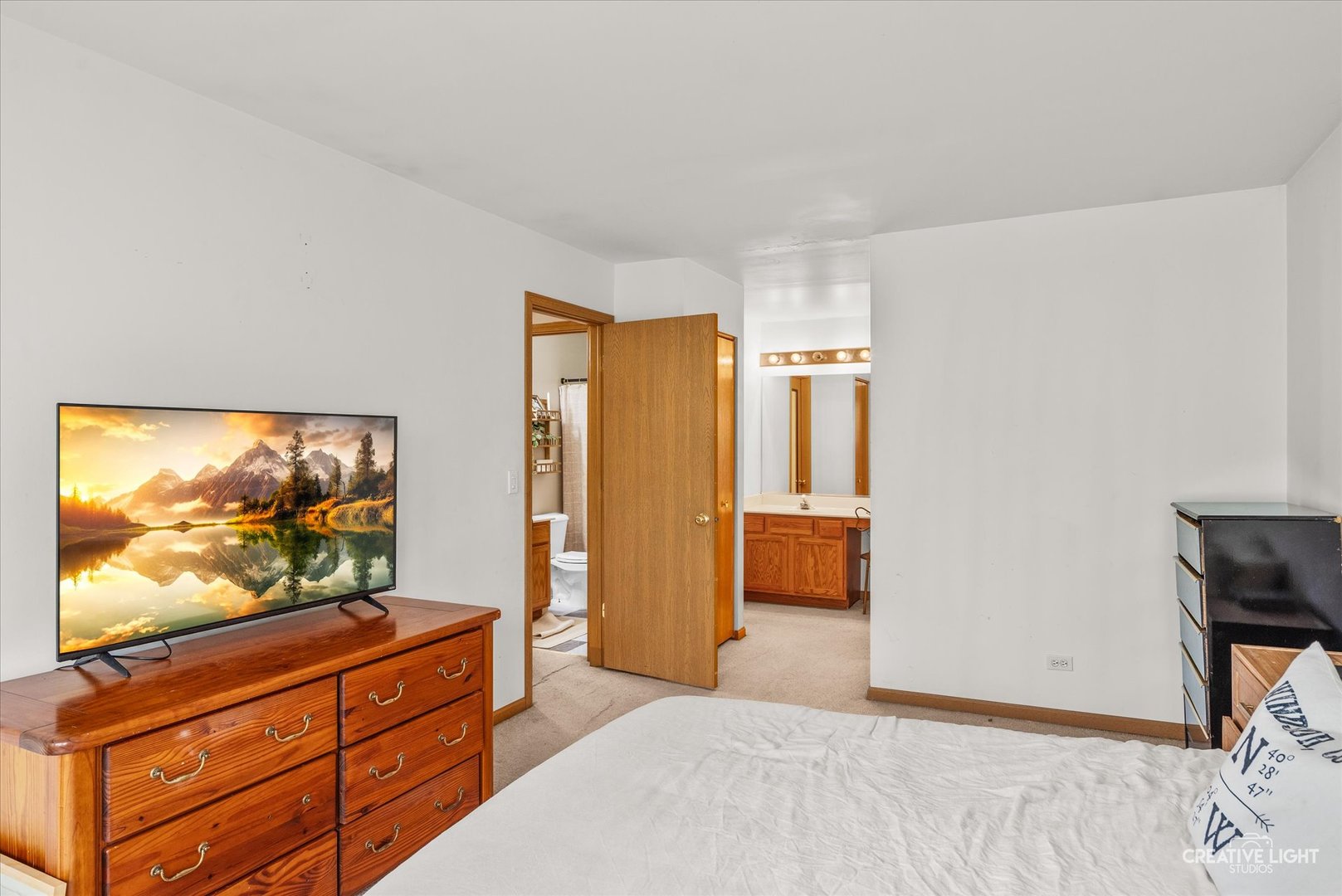 241 W Washington Street, Oswego, IL 60543