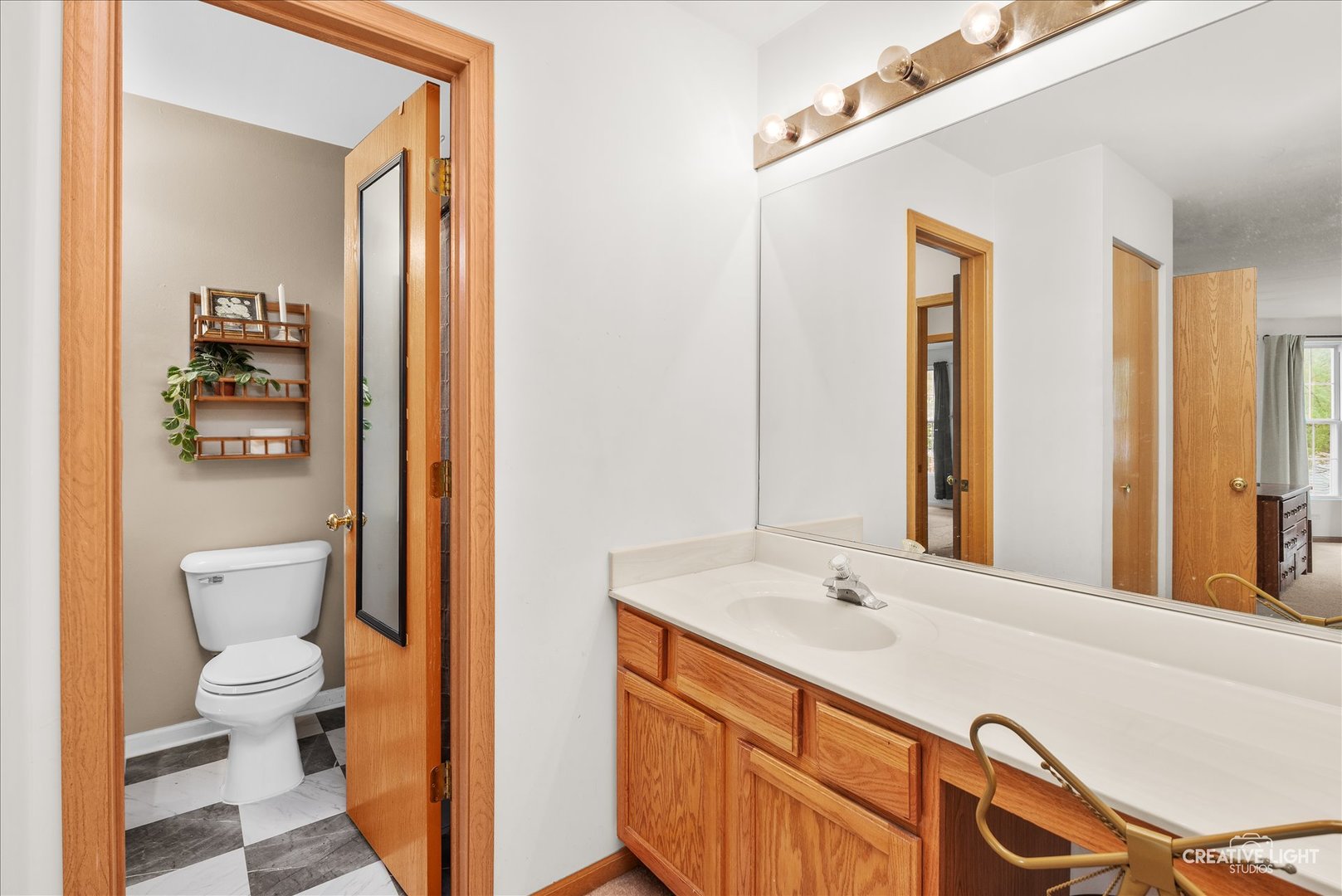 241 W Washington Street, Oswego, IL 60543