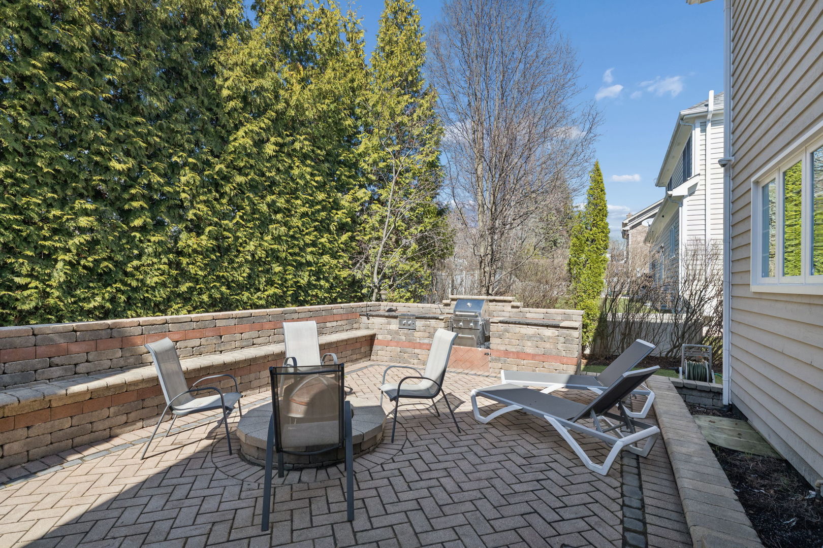 824 Megan Court, Westmont, IL 60559