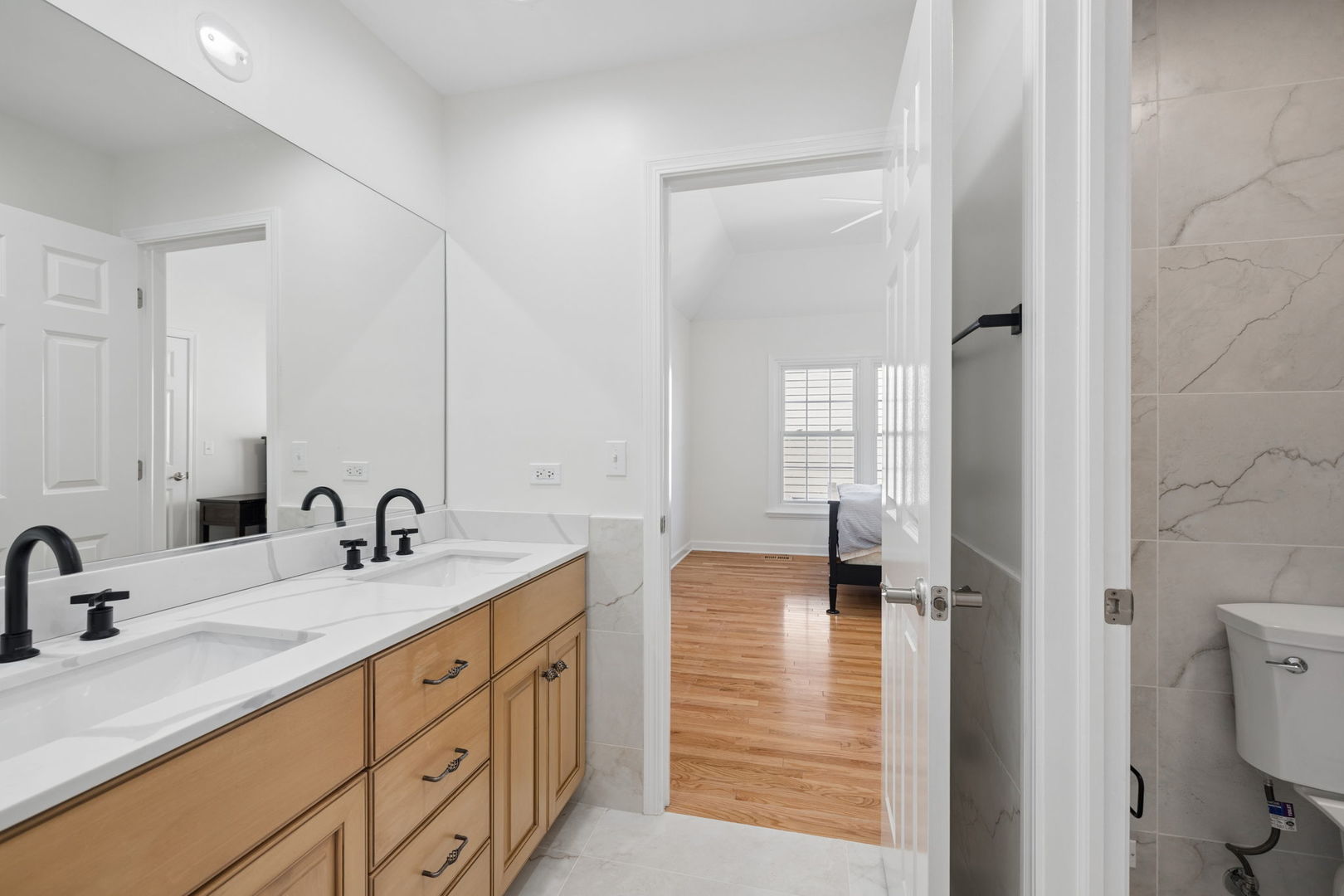 824 Megan Court, Westmont, IL 60559