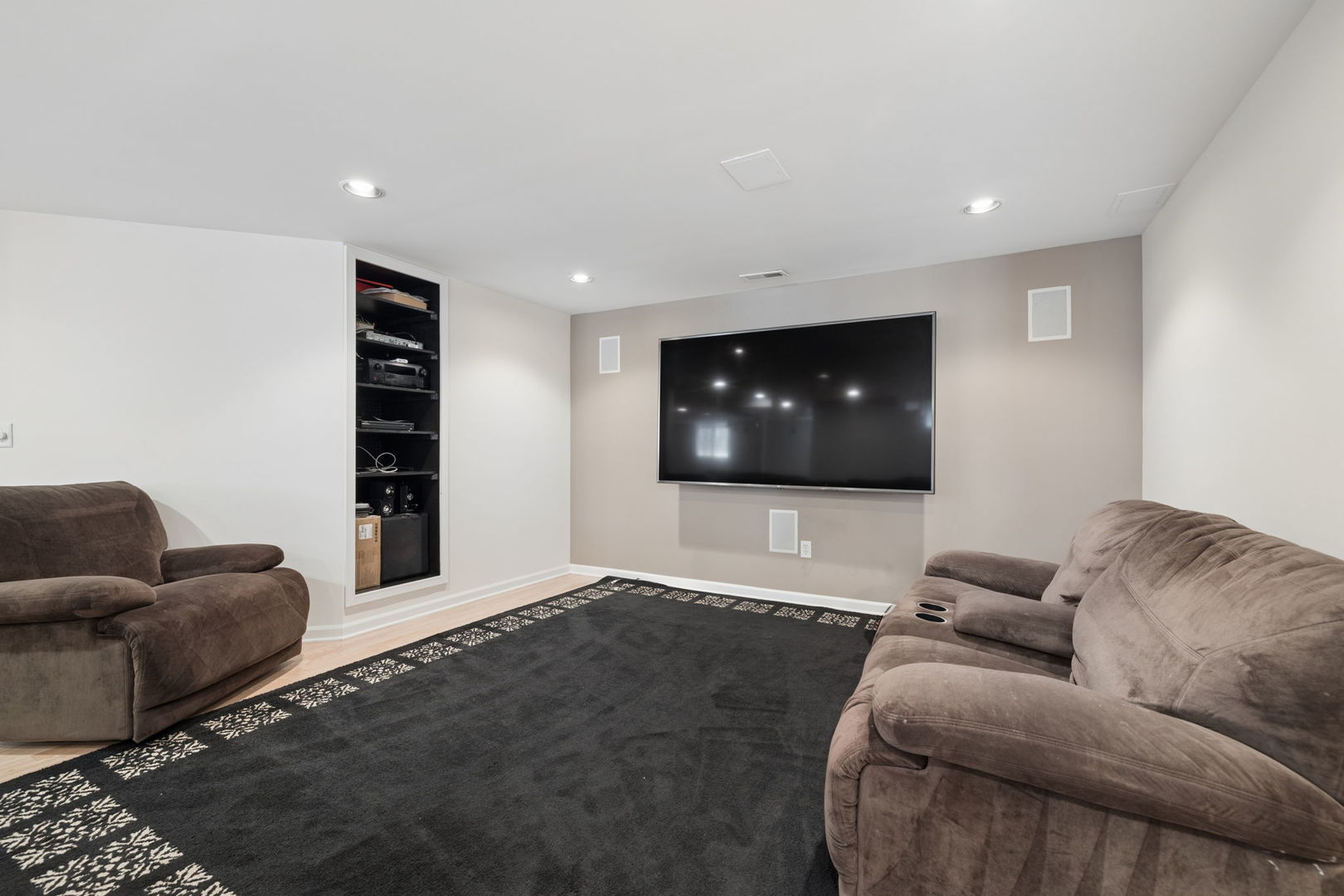 824 Megan Court, Westmont, IL 60559