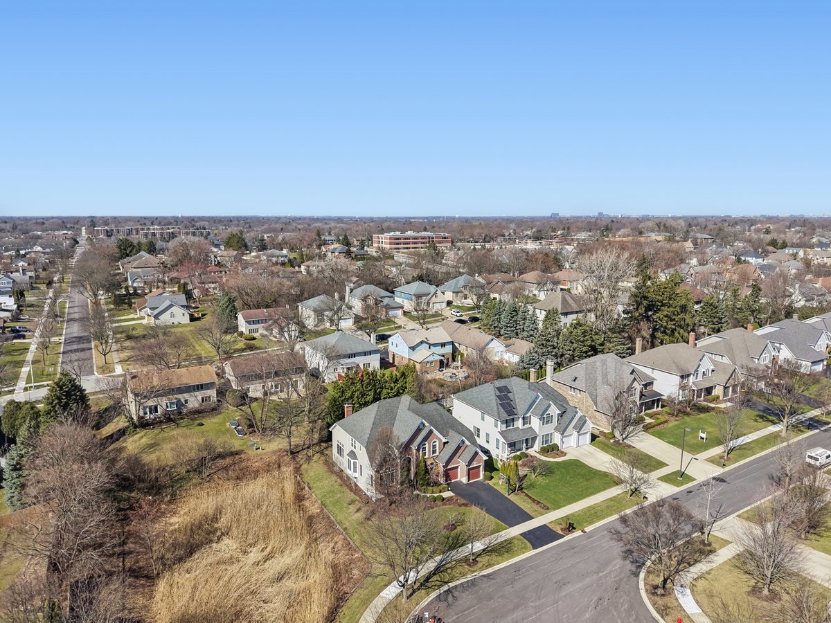 824 Megan Court, Westmont, IL 60559