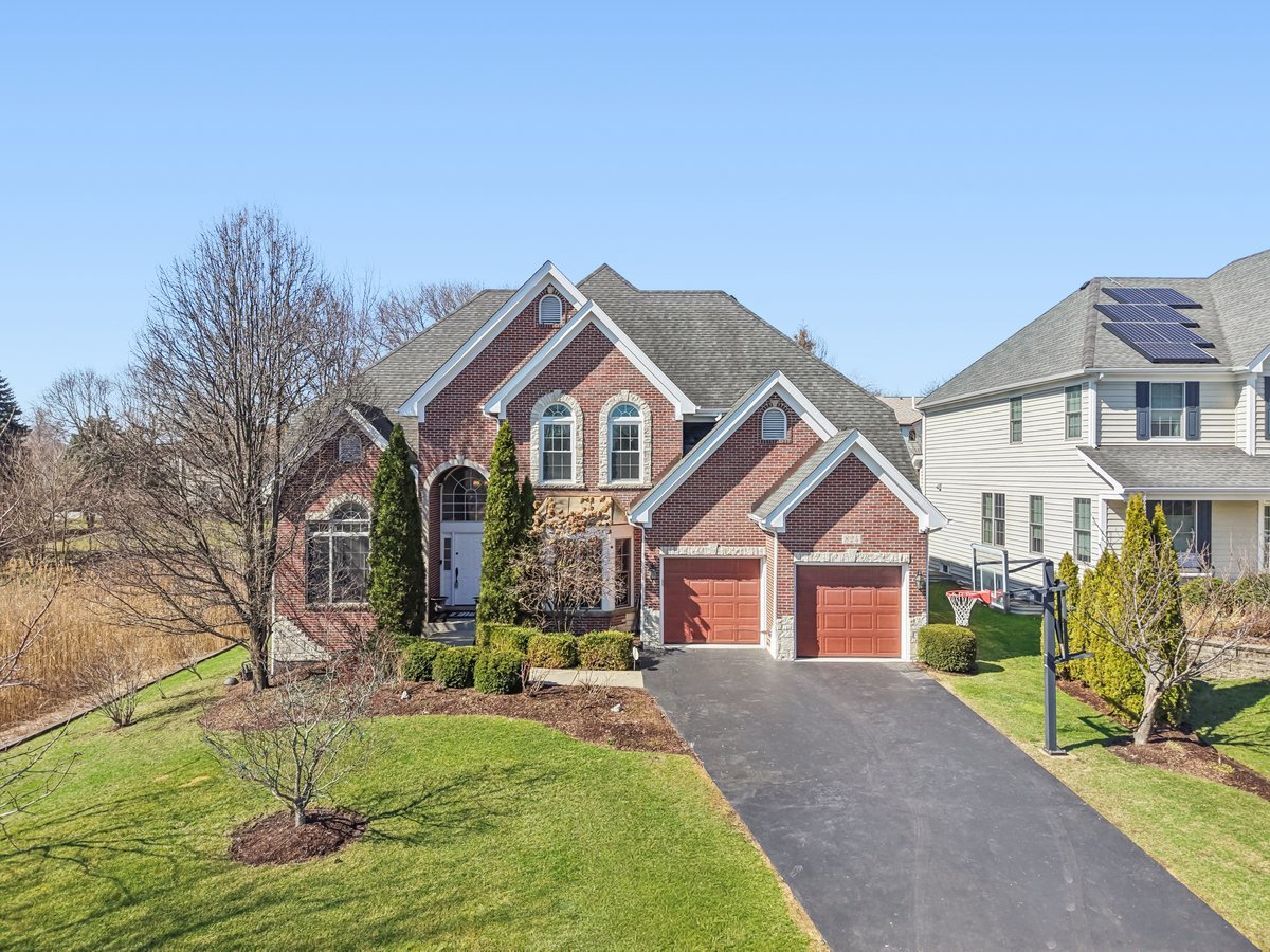 824 Megan Court, Westmont, IL 60559