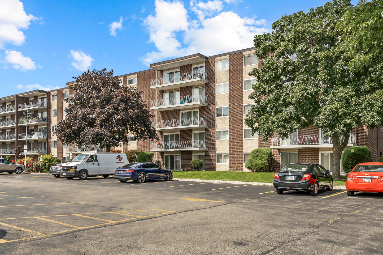 2900 Maple Avenue #17E, Downers Grove, IL 60515