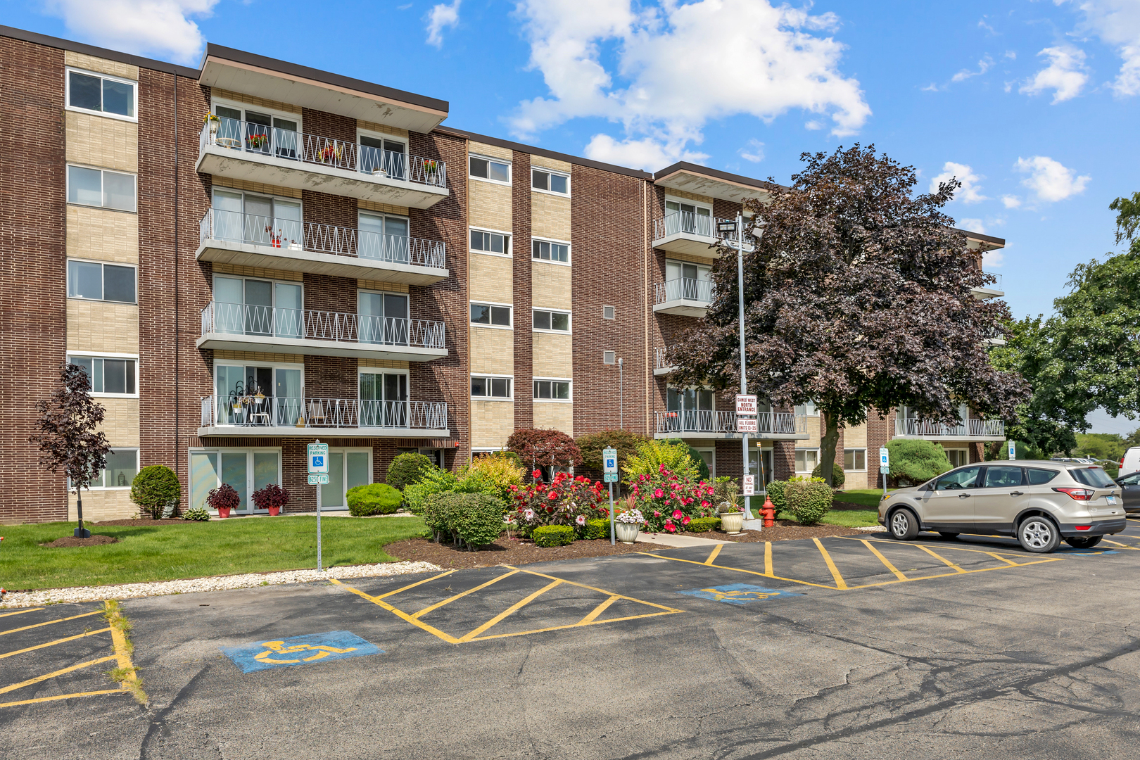 2900 Maple Avenue #17E, Downers Grove, IL 60515
