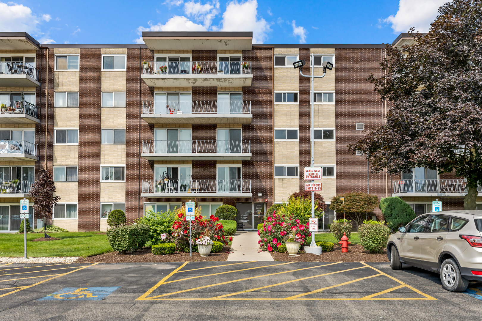 2900 Maple Avenue #17E, Downers Grove, IL 60515