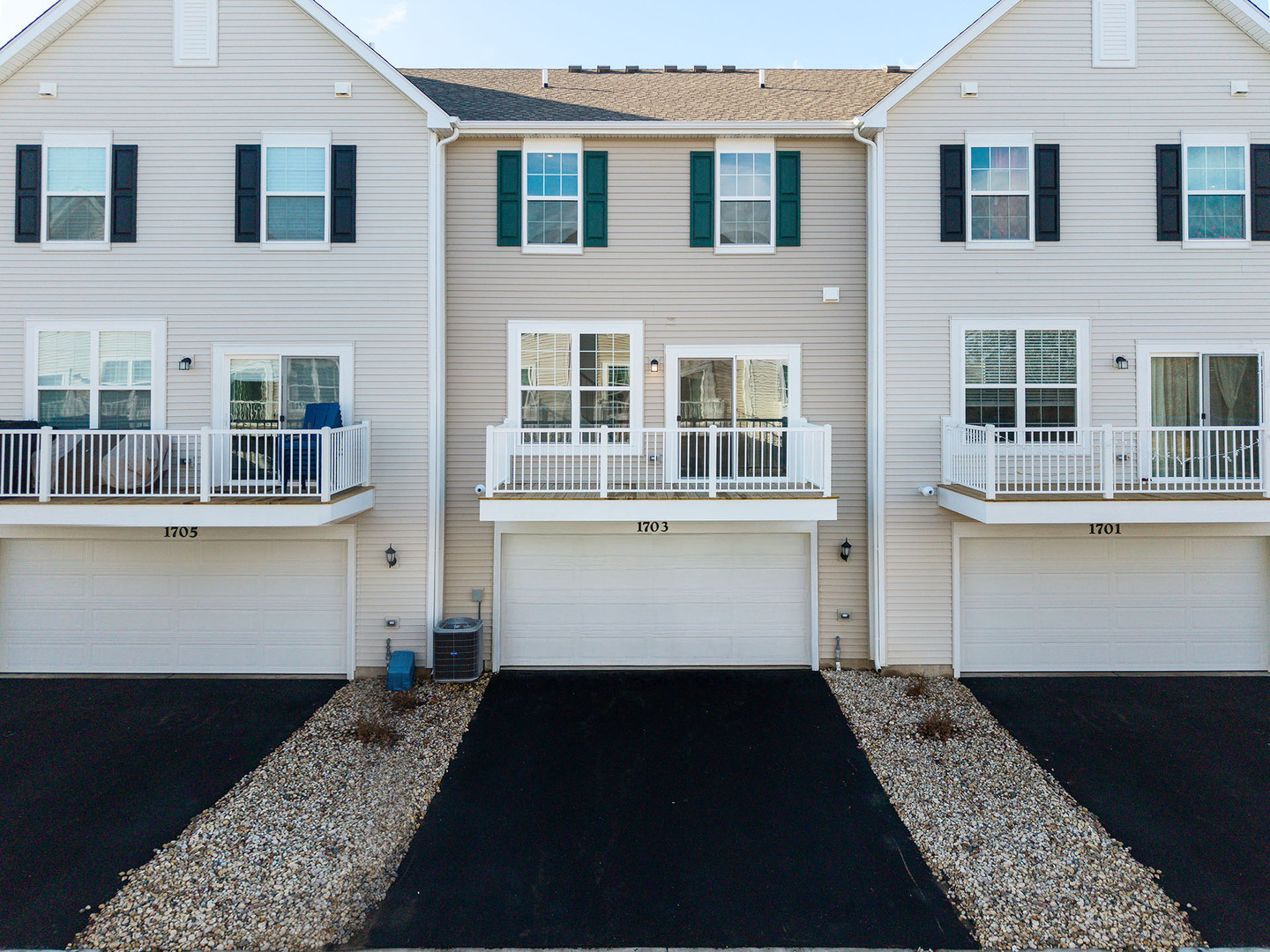 1703 Neubauer Circle, Lindenhurst, IL 60046