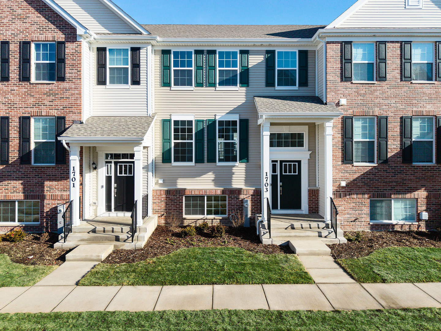 1703 Neubauer Circle, Lindenhurst, IL 60046