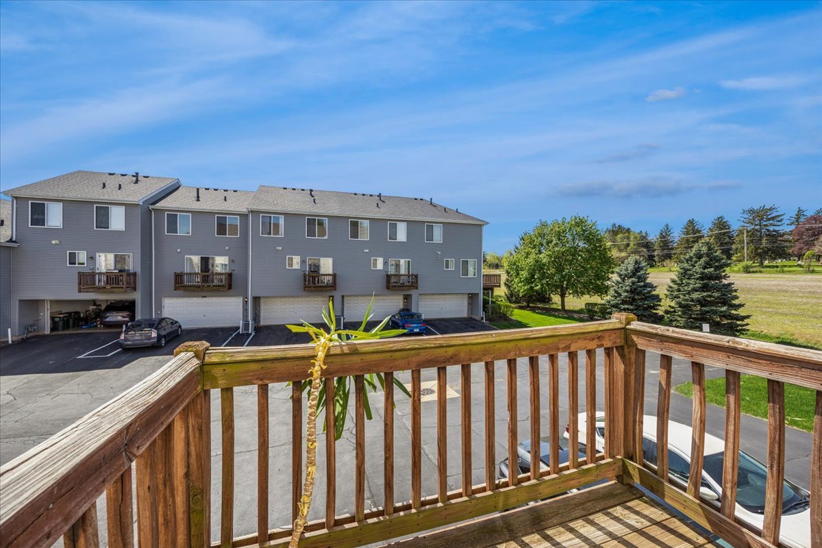 558 Lincoln Station Drive #558, Oswego, IL 60543