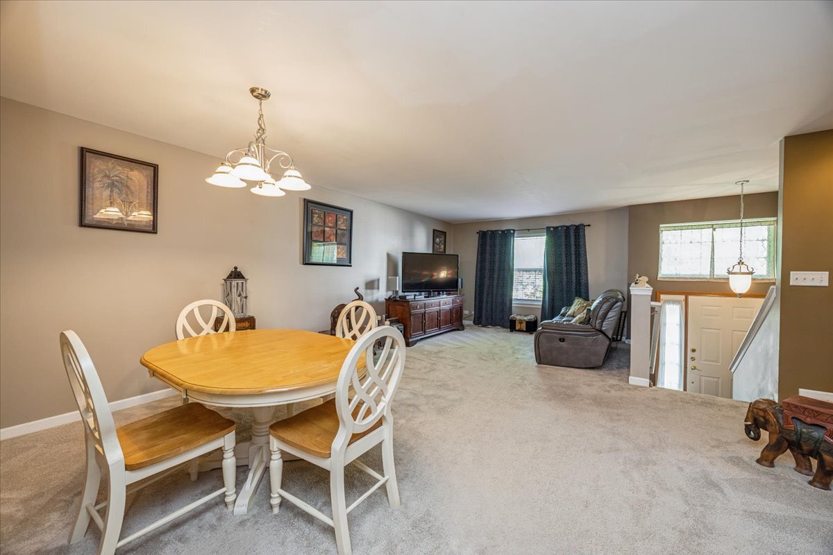 558 Lincoln Station Drive #558, Oswego, IL 60543