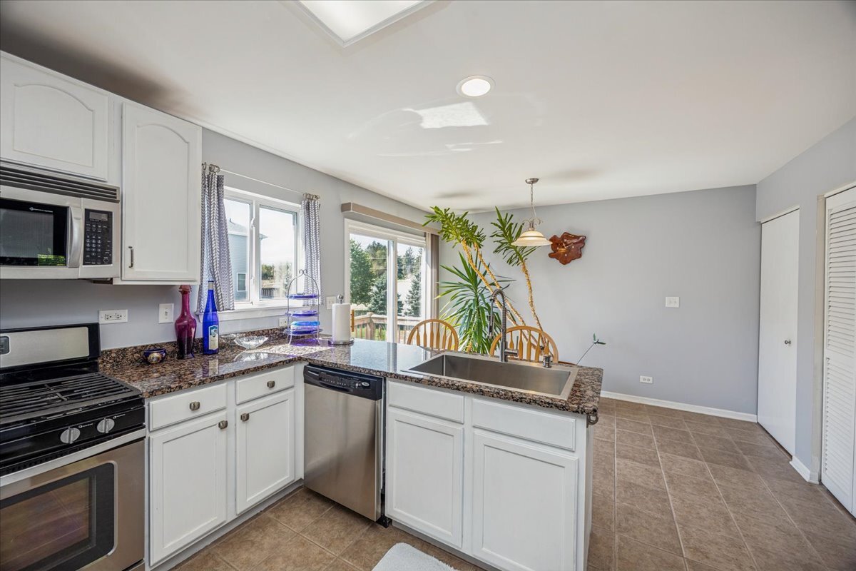 558 Lincoln Station Drive #558, Oswego, IL 60543