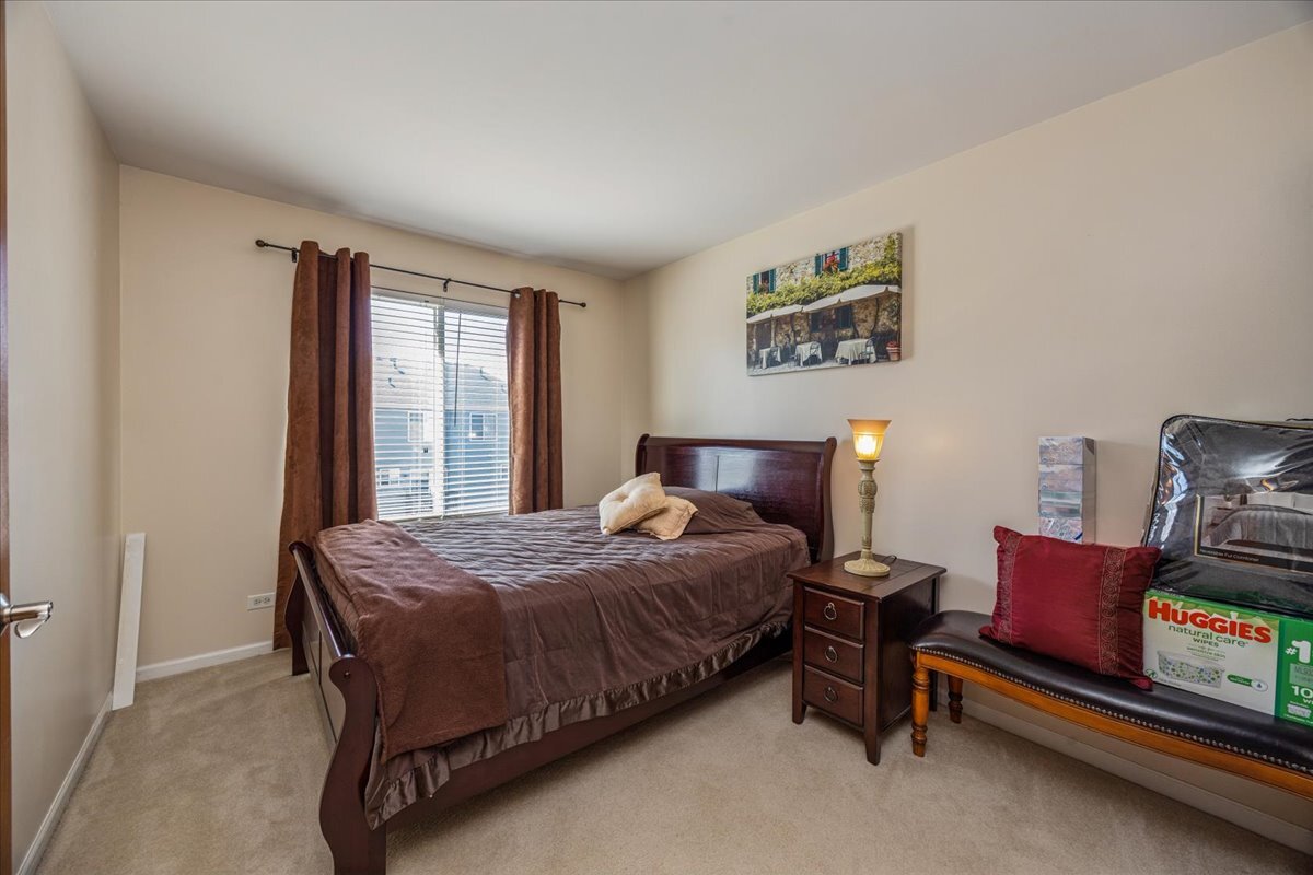 558 Lincoln Station Drive #558, Oswego, IL 60543