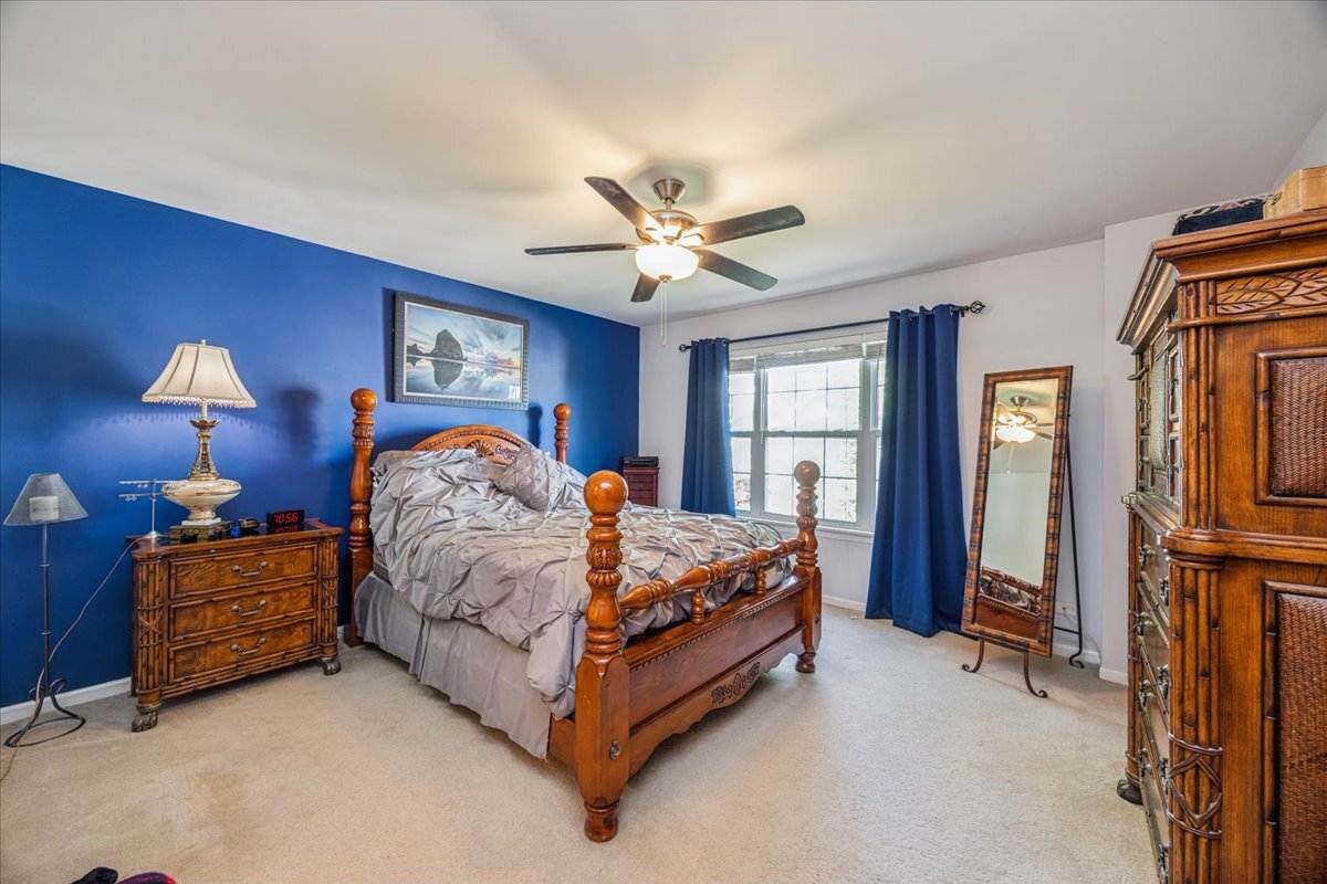 558 Lincoln Station Drive #558, Oswego, IL 60543