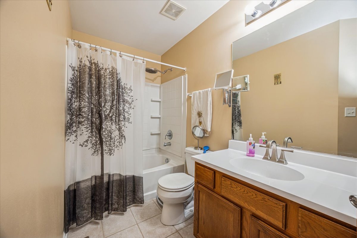 558 Lincoln Station Drive #558, Oswego, IL 60543