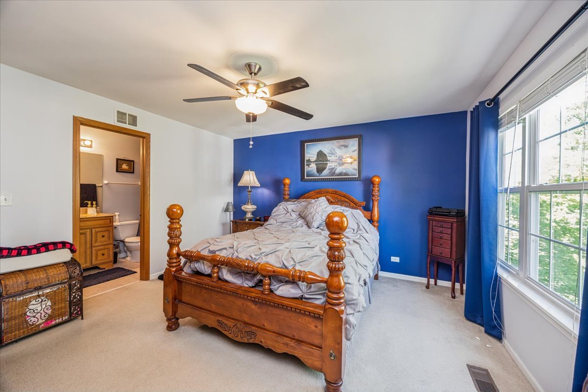 558 Lincoln Station Drive #558, Oswego, IL 60543