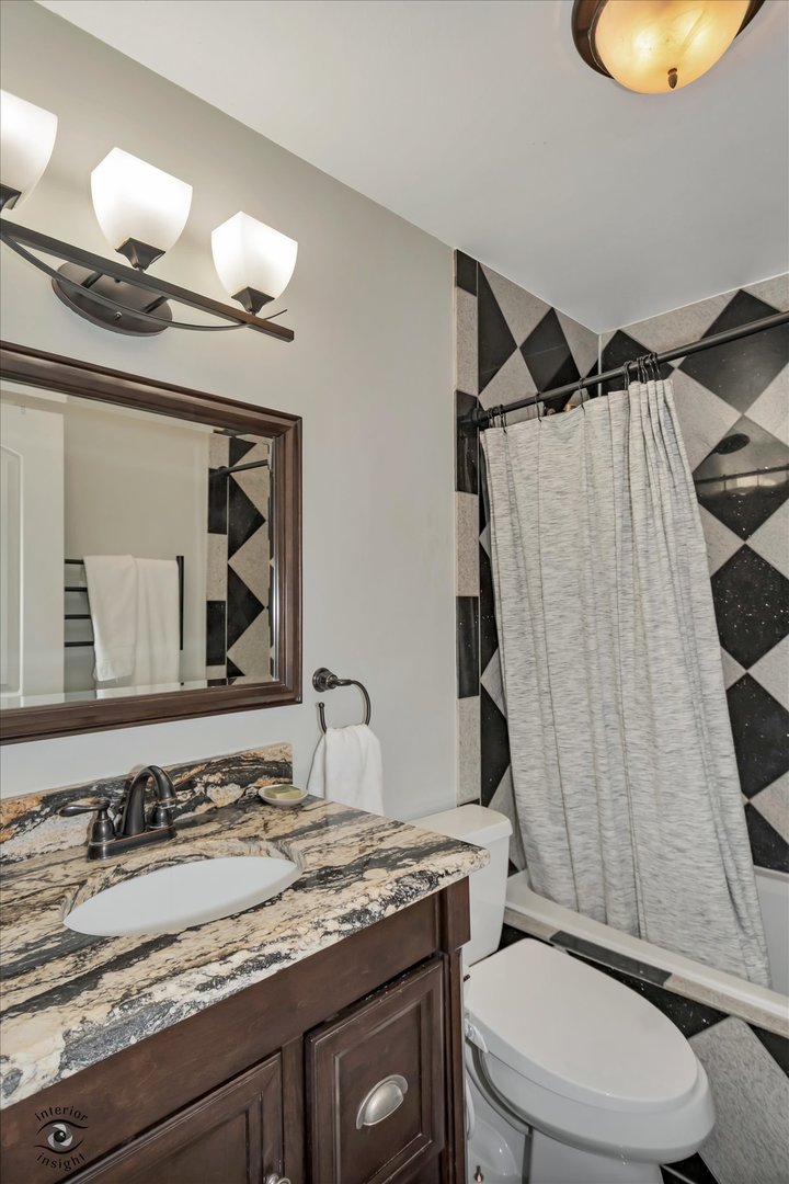 9621 S Karlov Avenue #301, Oak Lawn, IL 60453