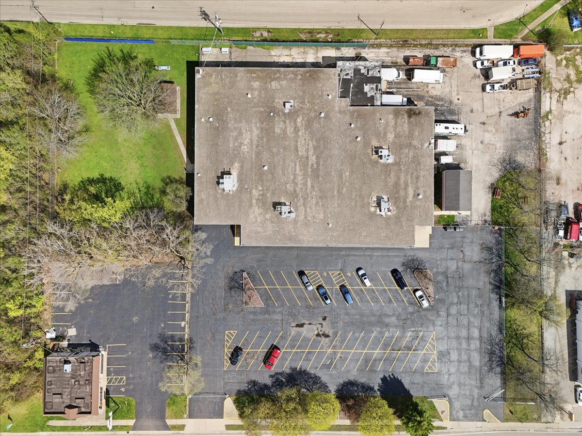 1301 S Lewis Avenue, Waukegan, IL 60085