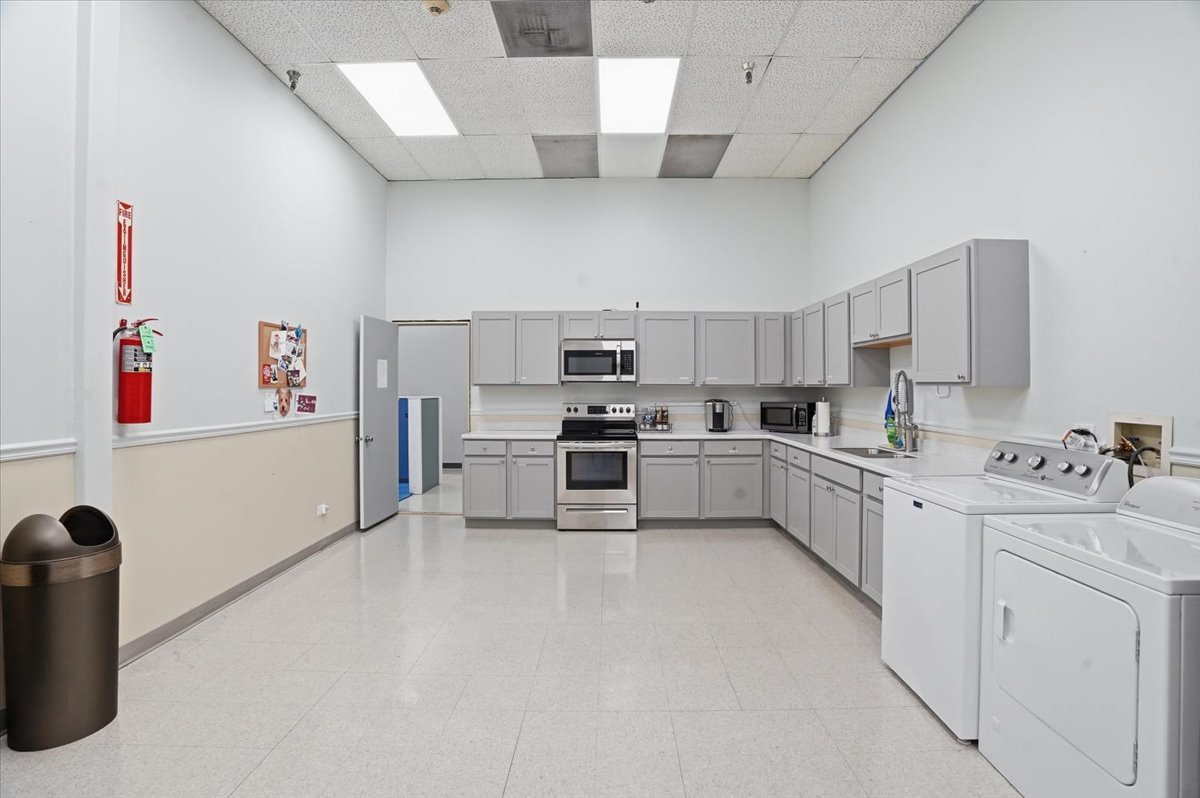 1301 S Lewis Avenue, Waukegan, IL 60085