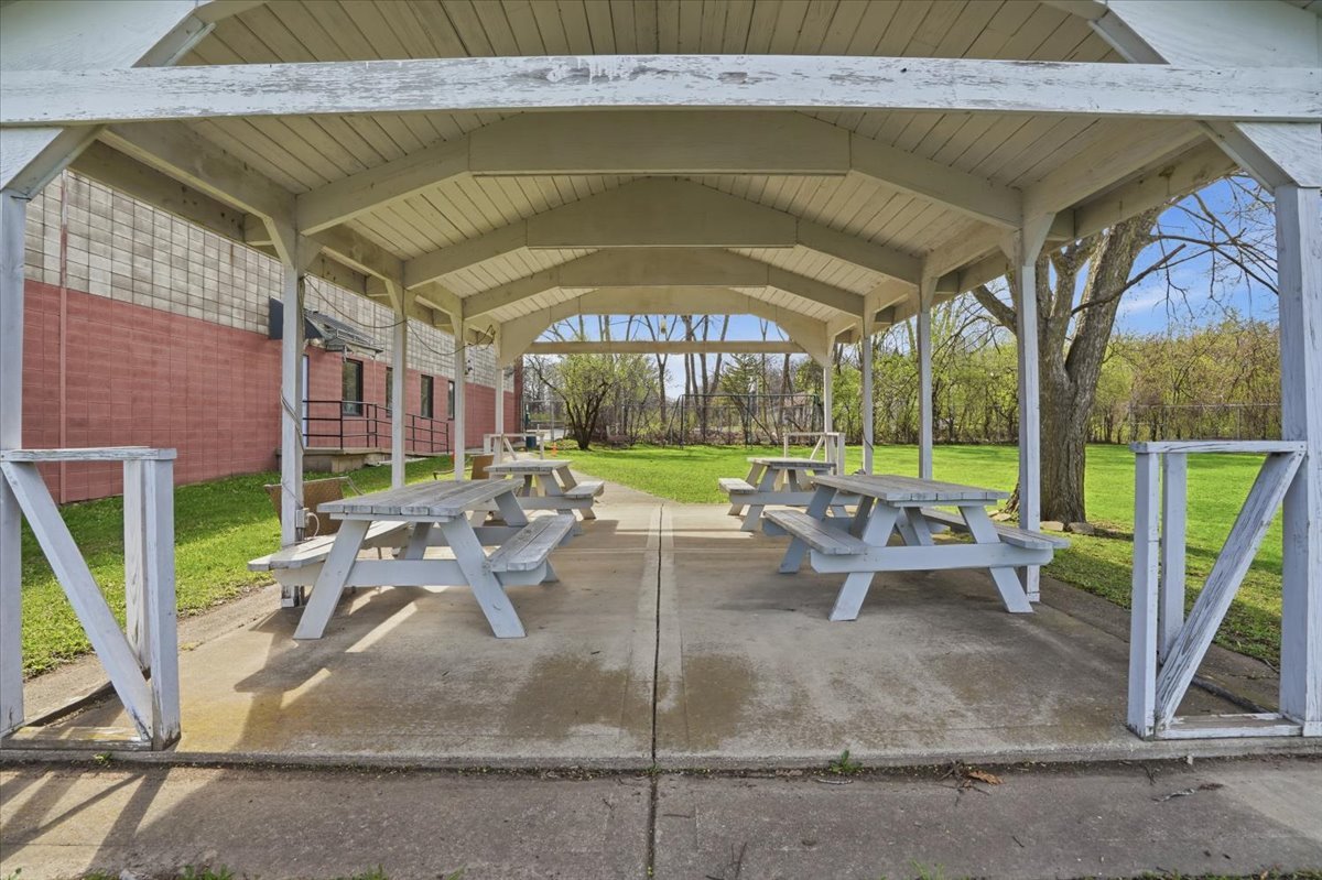 1301 S Lewis Avenue, Waukegan, IL 60085