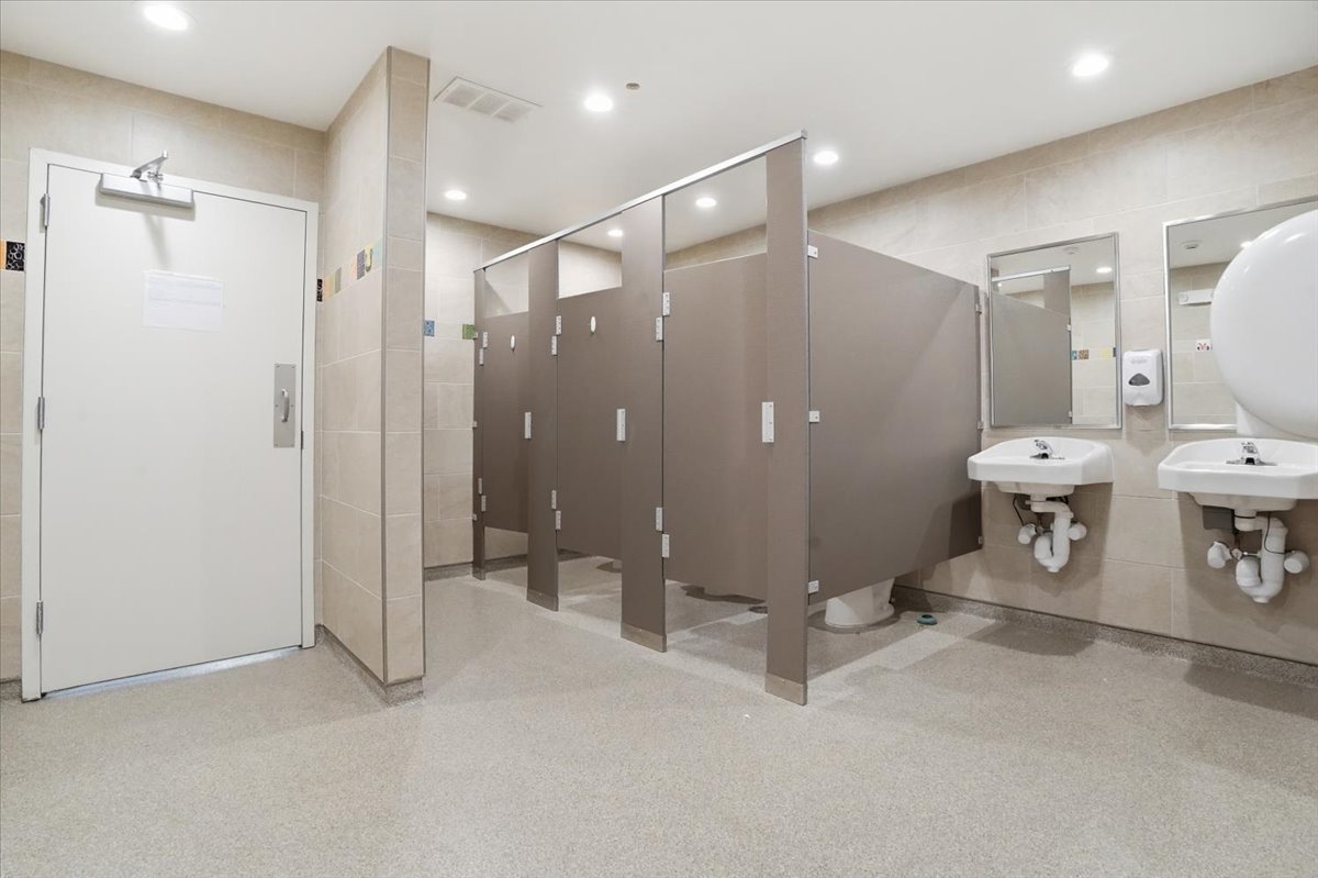 1301 S Lewis Avenue, Waukegan, IL 60085