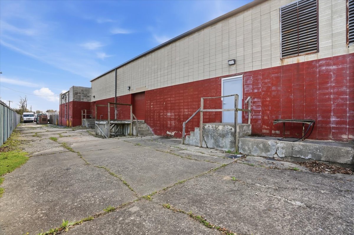 1301 S Lewis Avenue, Waukegan, IL 60085