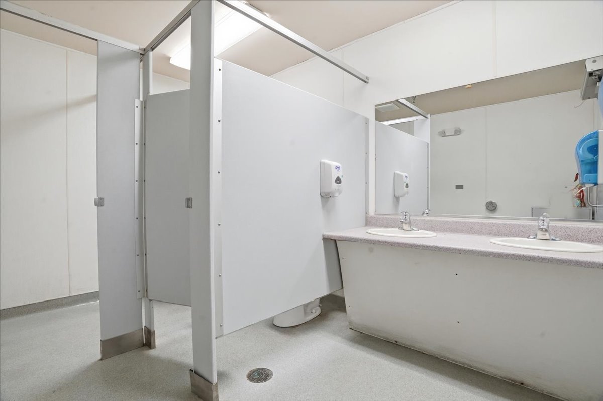 1301 S Lewis Avenue, Waukegan, IL 60085