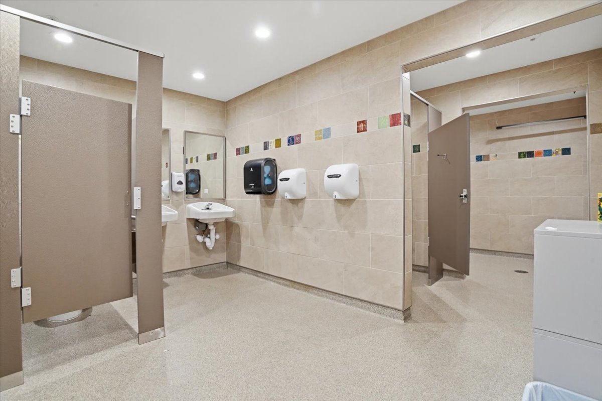 1301 S Lewis Avenue, Waukegan, IL 60085