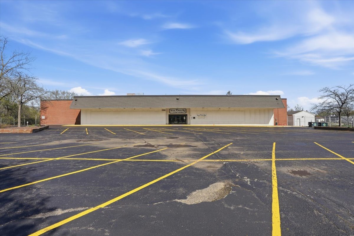 1301 S Lewis Avenue, Waukegan, IL 60085