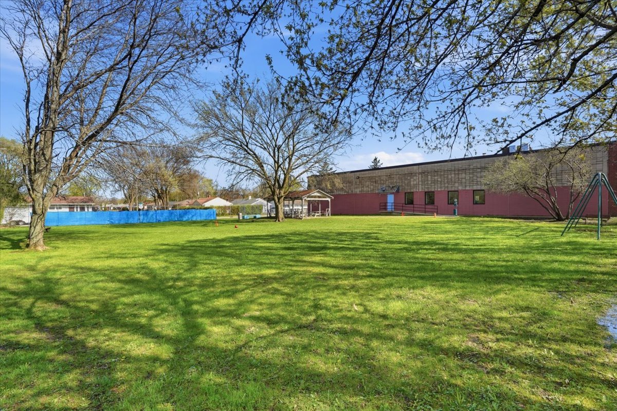 1301 S Lewis Avenue, Waukegan, IL 60085