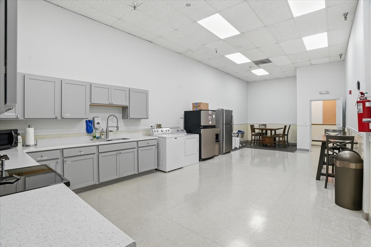 1301 S Lewis Avenue, Waukegan, IL 60085