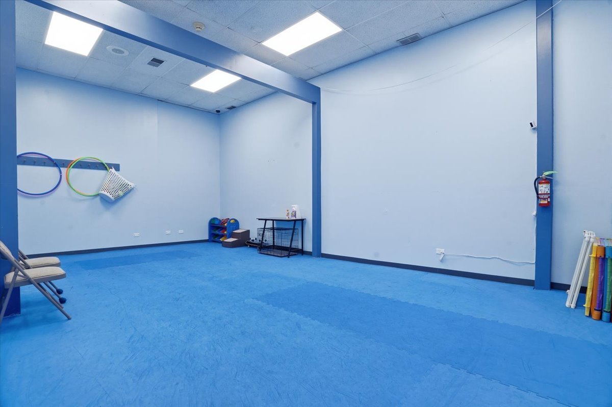 1301 S Lewis Avenue, Waukegan, IL 60085