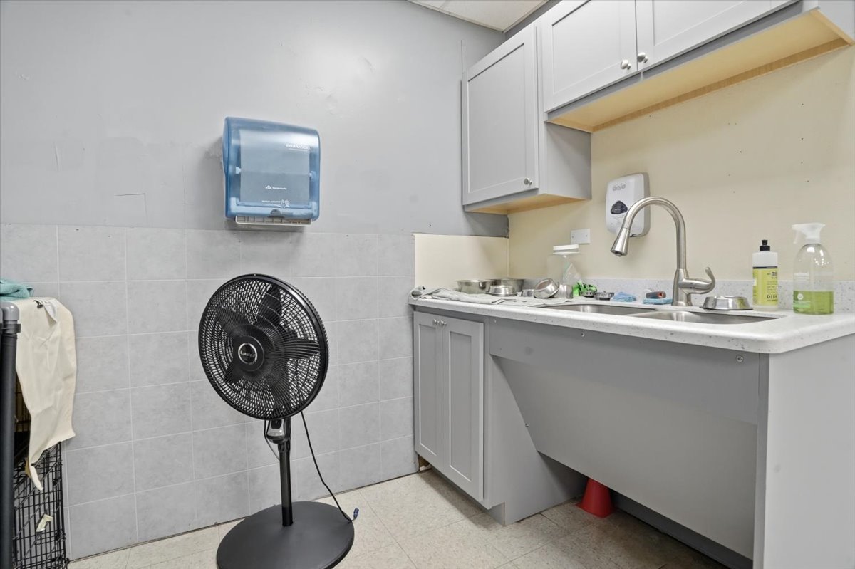 1301 S Lewis Avenue, Waukegan, IL 60085