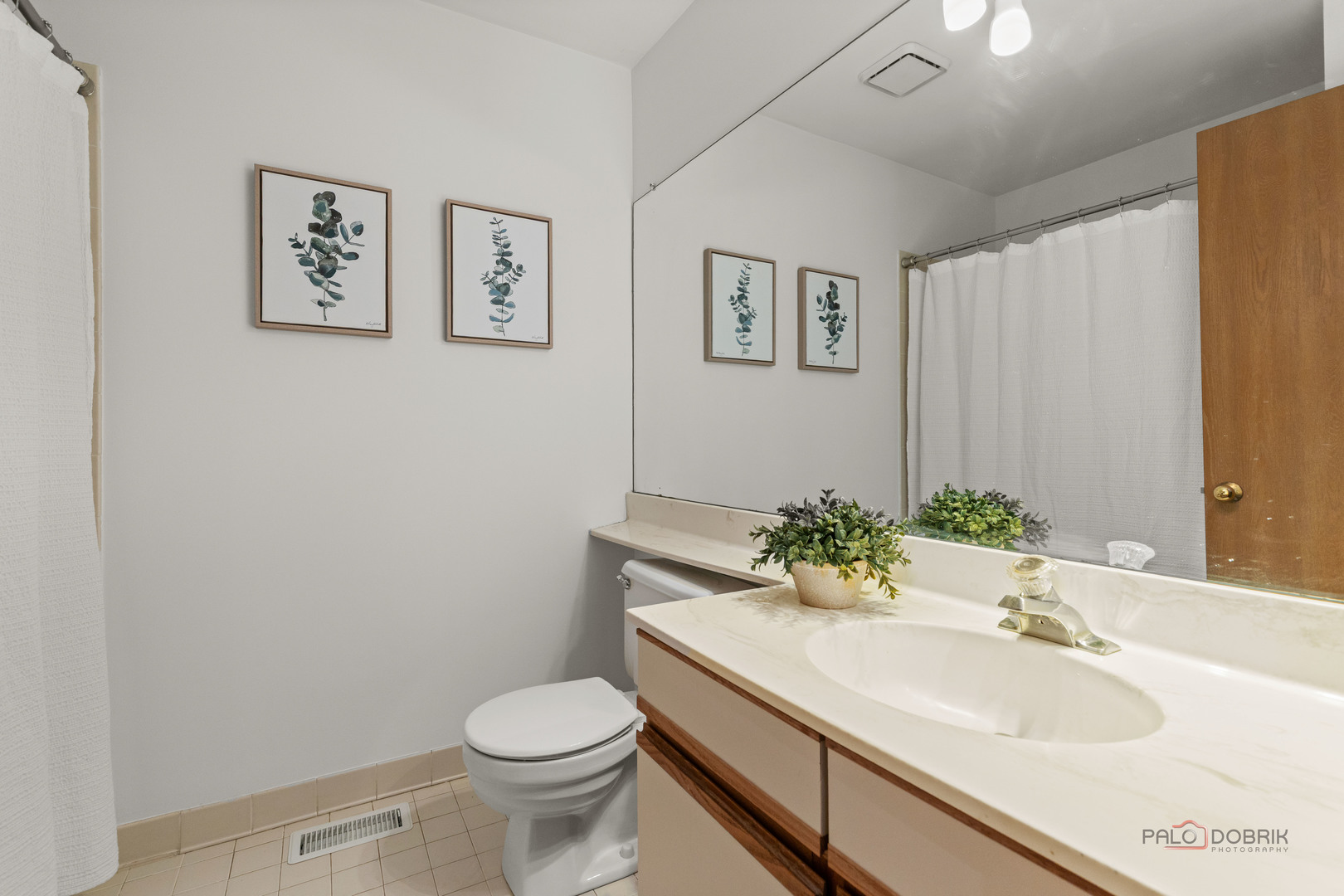 1440 Waukegan Road, Deerfield, IL 60015