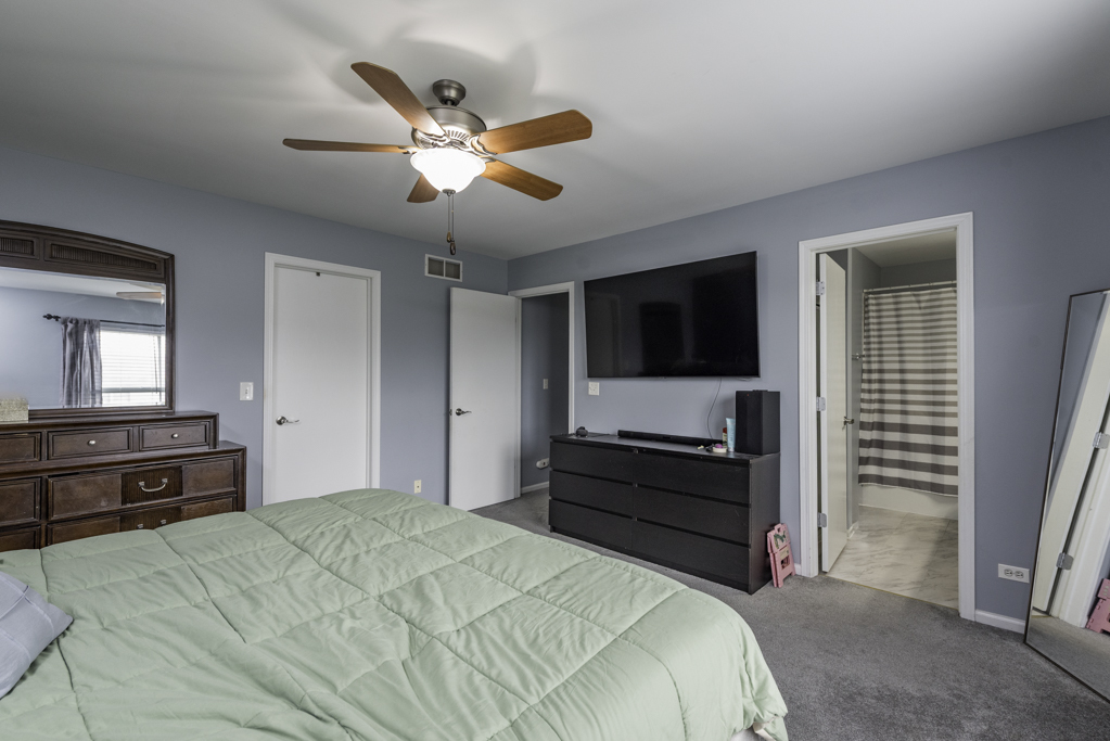 2177 W Wicklow Lane, Round Lake, IL 60073