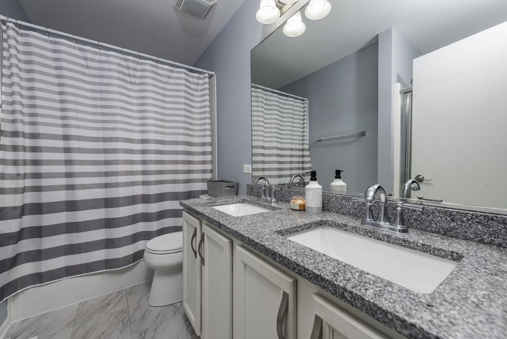 2177 W Wicklow Lane, Round Lake, IL 60073