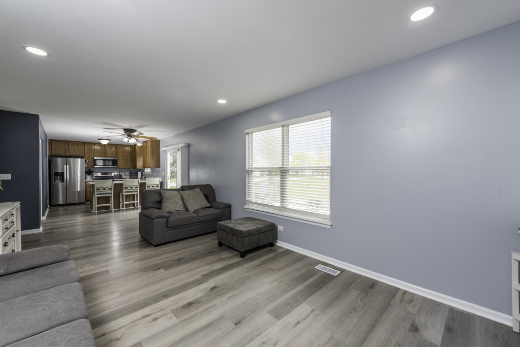 2177 W Wicklow Lane, Round Lake, IL 60073