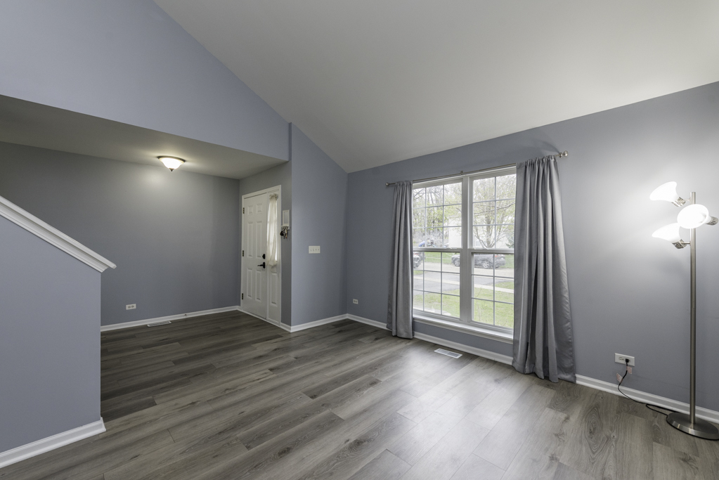 2177 W Wicklow Lane, Round Lake, IL 60073