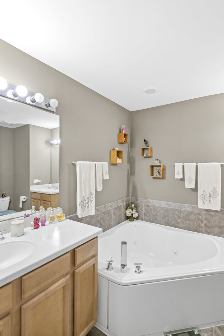 1263 Tamarack Drive, Bartlett, IL 60103