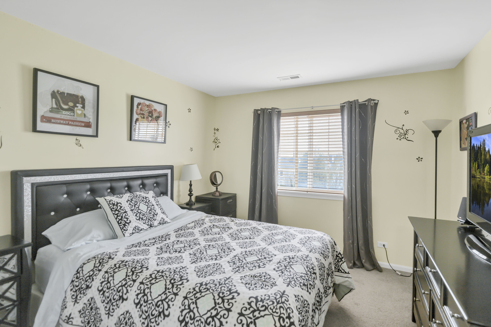 1263 Tamarack Drive, Bartlett, IL 60103