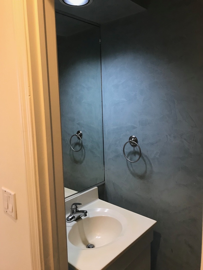 320 Inverrary Lane, Deerfield, IL 60015