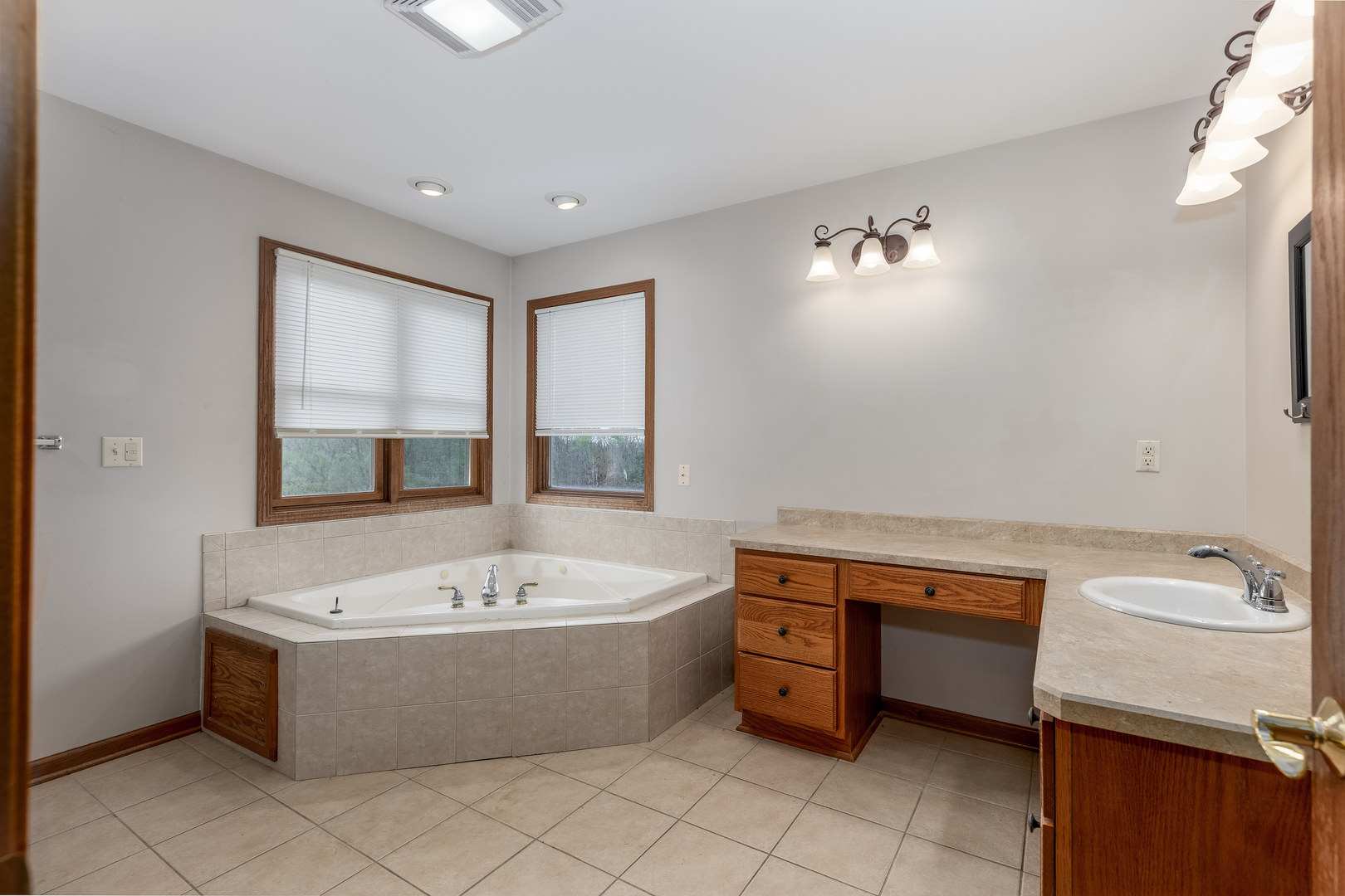 2669 E 1545th Road, Ottawa, IL 61350